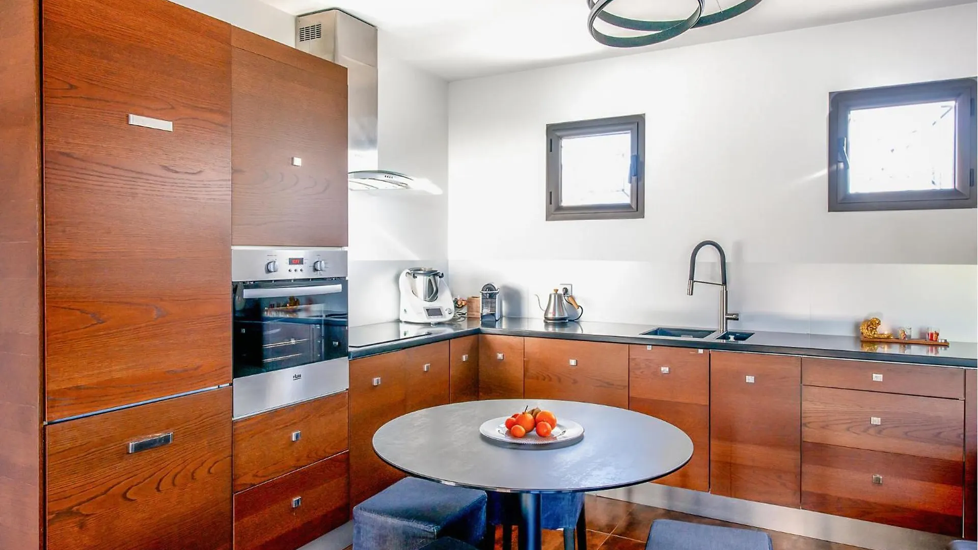 Gorgeous Home In Marseille With Kitchen 0*,  Francja
