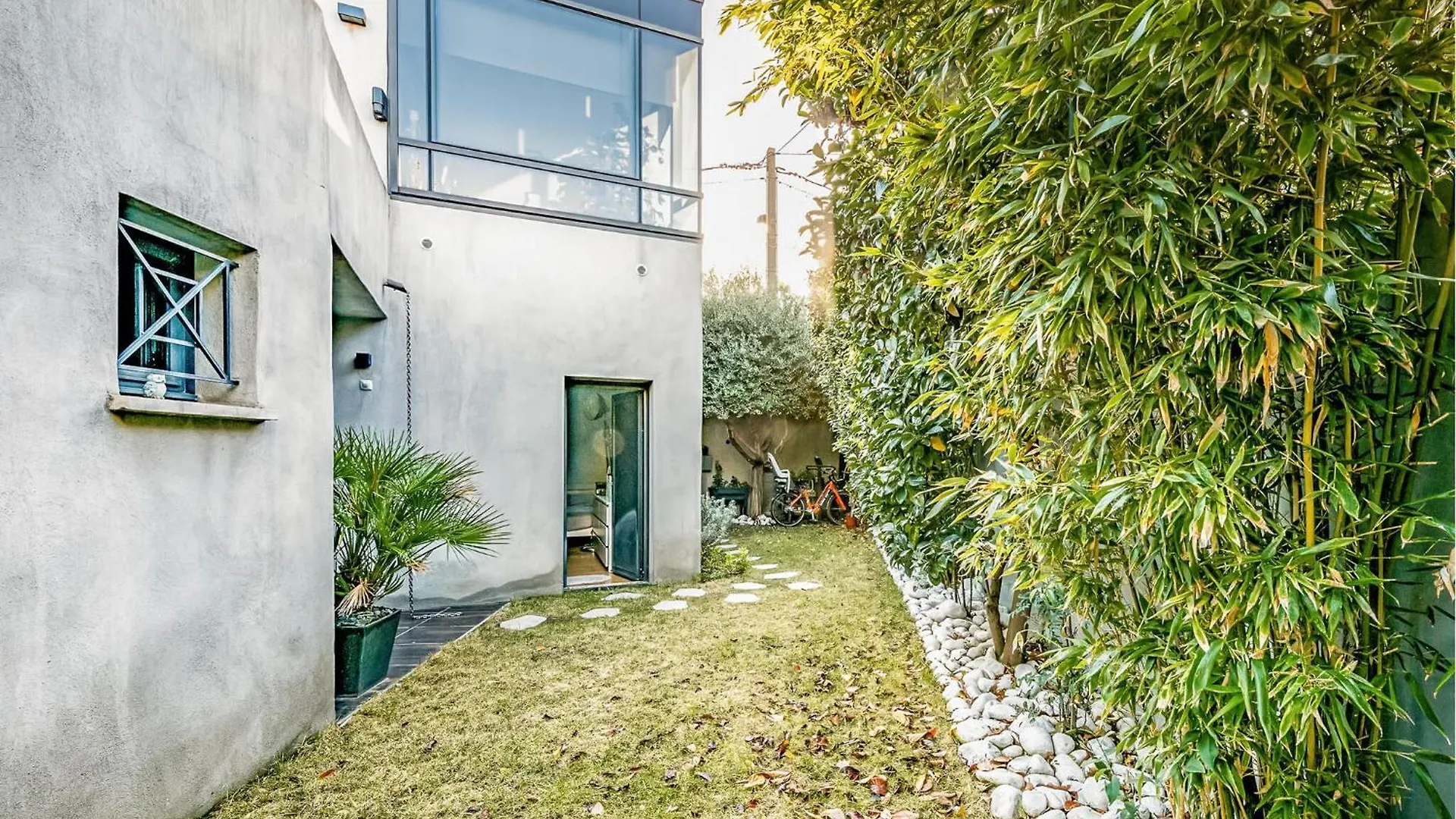 Gorgeous Home In Marseille With Kitchen